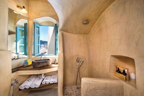 Shower, hair dryer, towels, soap - EVERBLUE by Thireon Soothing 2-bedroom villa with AC in peaceful Oia (Oia)