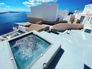 Terrace/patio - EVERBLUE by Thireon Soothing 2-bedroom villa with AC in peaceful Oia (Oia)