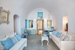 Living area - EVERBLUE by Thireon Soothing 2-bedroom villa with AC in peaceful Oia (Oia)