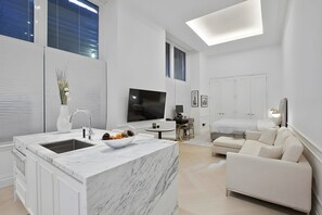 Iron/ironing board, WiFi, bed sheets - Apartment 'Studio Wohnung Mainz' with Wi-Fi and Air Conditioning (Mainz)