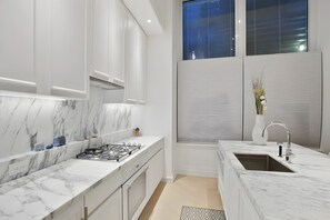 Fridge, microwave, oven, dishwasher - Apartment 'Studio Wohnung Mainz' with Wi-Fi and Air Conditioning (Mainz)