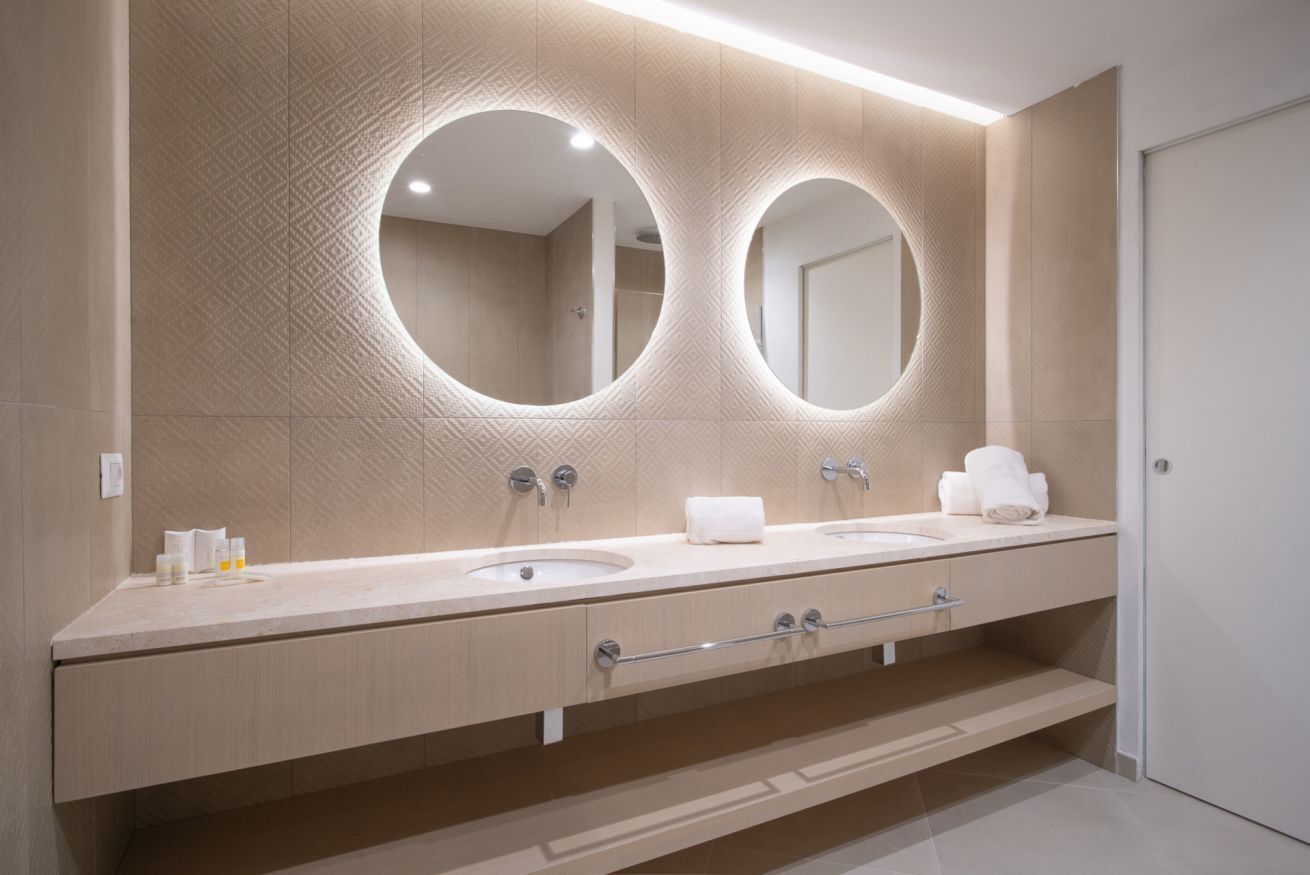 Dusche, Bidet, Handtücher