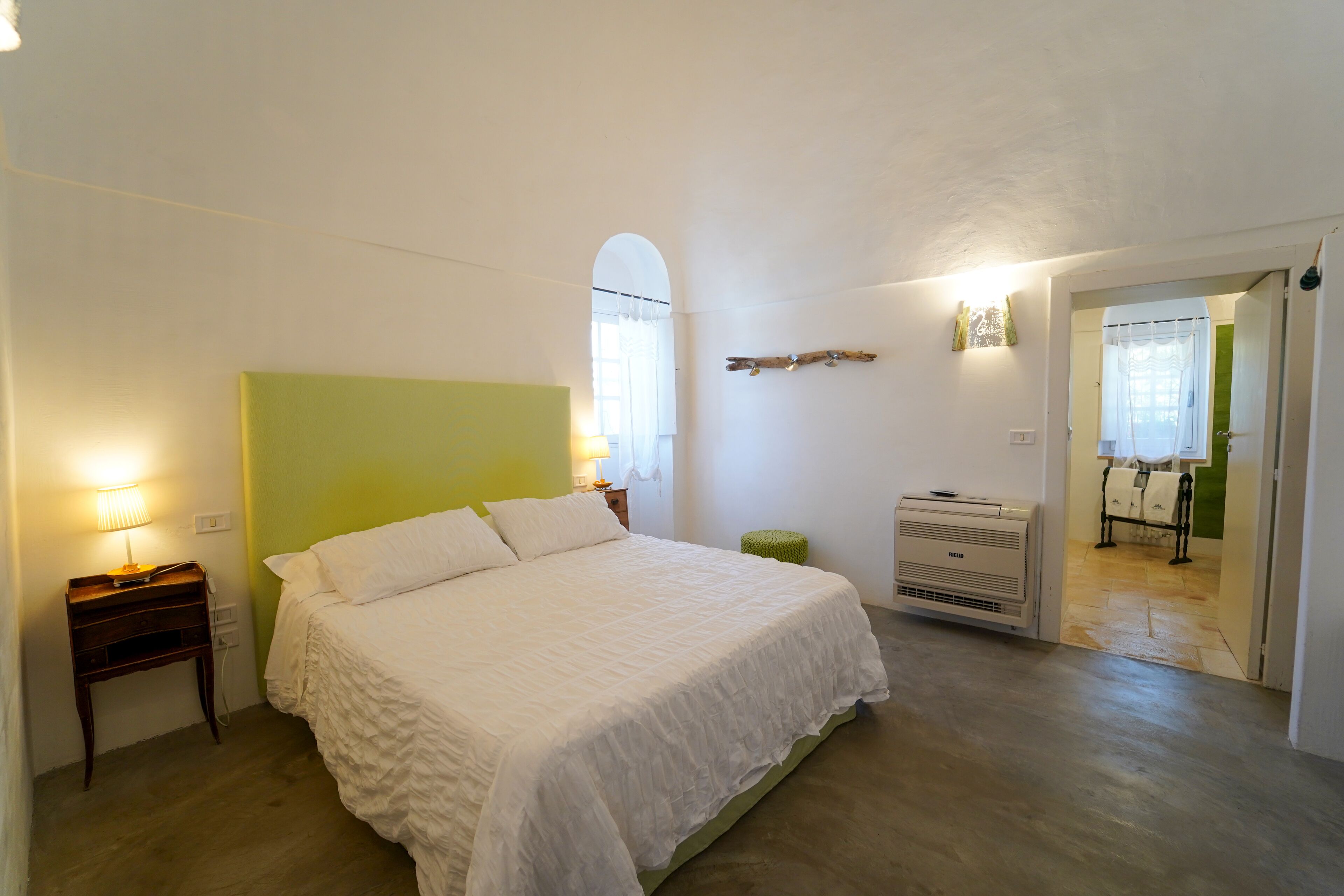 Superior Double Room, Pool View | In-room safe