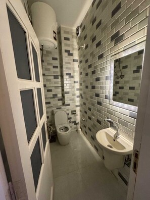 Luxury Villa | Bathroom | Free toiletries, towels, soap, shampoo