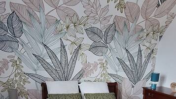 3 slaapkamers, een strijkplank/strijkijzer, wifi, beddengoed