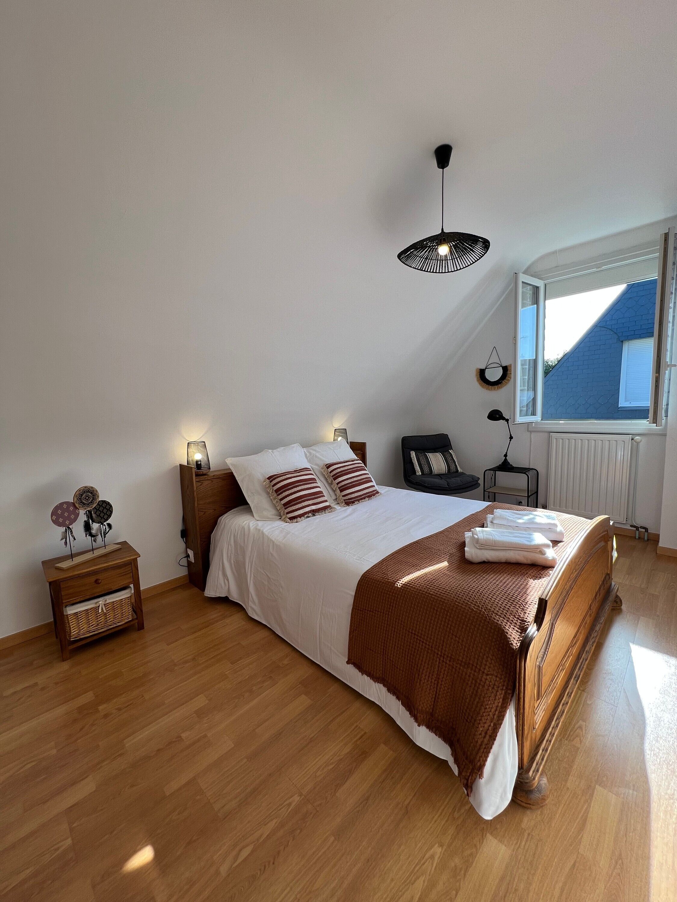 3 chambres, fer et planche à repasser, Wi-Fi, draps fournis