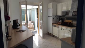 KylskÄp, mikrovÄgsugn, ugn och spishÀll