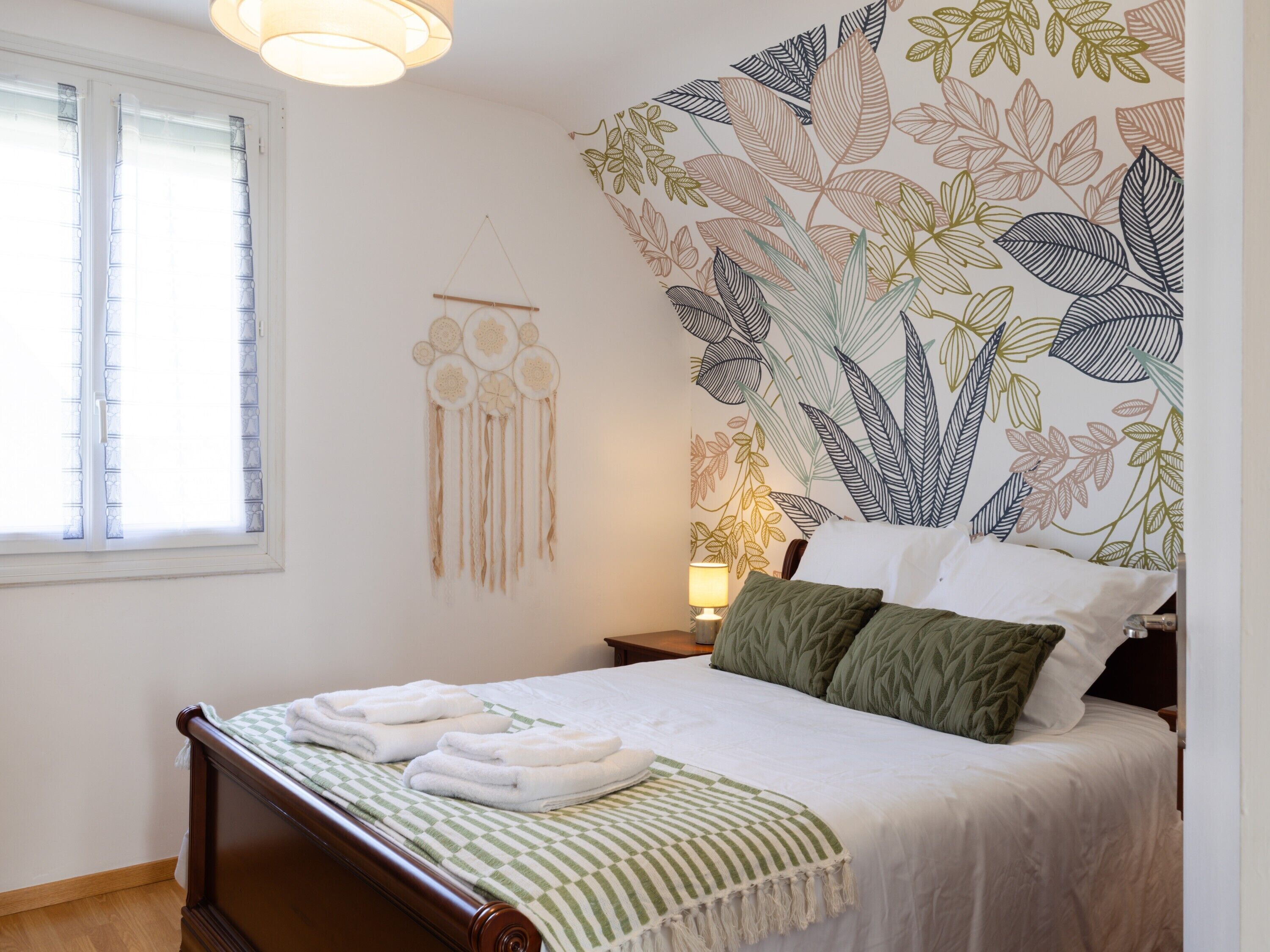 3 bedrooms, iron/ironing board, WiFi, bed sheets