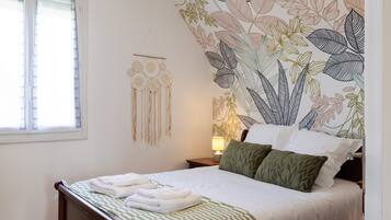 3 bedrooms, iron/ironing board, WiFi, bed sheets