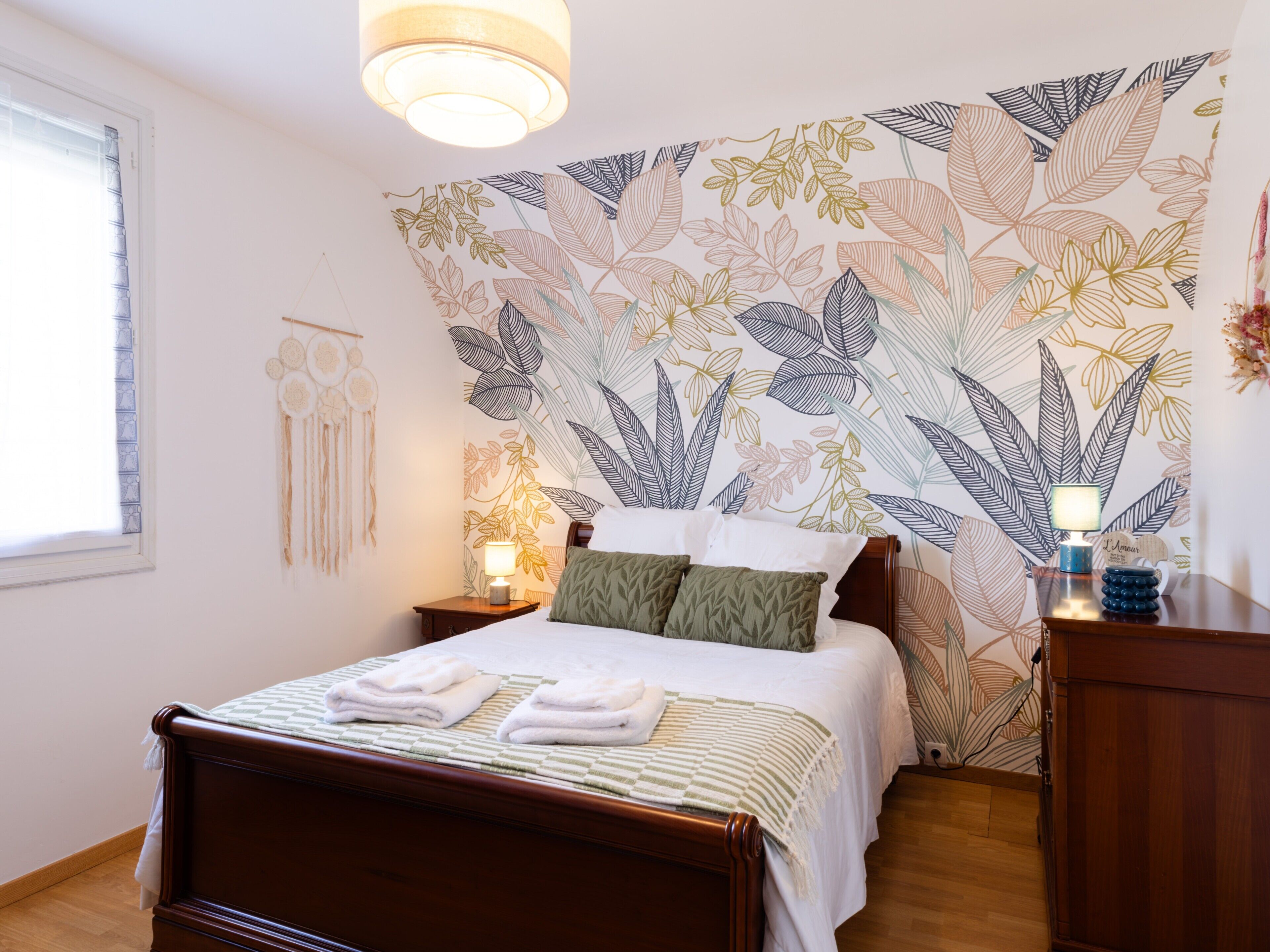 3 habitaciones, tabla de planchar con plancha, wifi y ropa de cama 