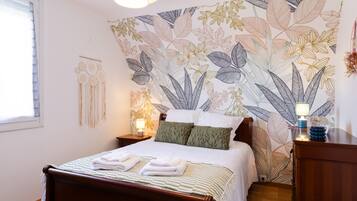 3 habitaciones, tabla de planchar con plancha, wifi y ropa de cama