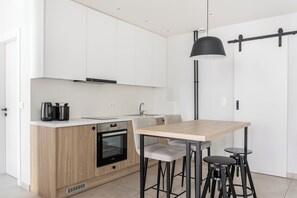 Kühlschrank, Ofen, Herdplatte, Geschirrspüler