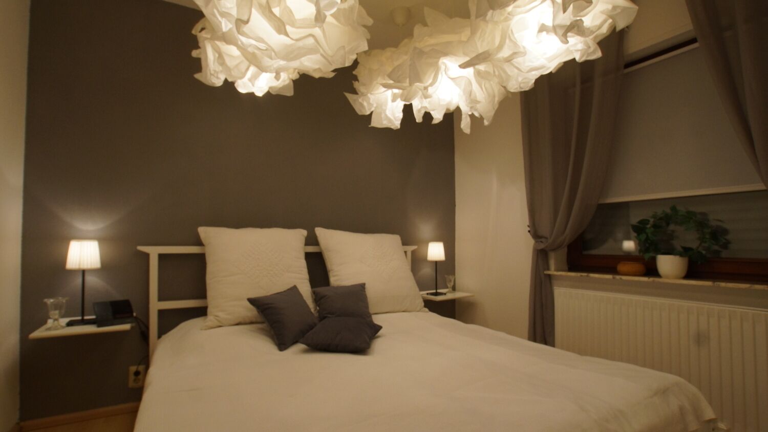 2 bedrooms, iron/ironing board, travel cot, WiFi