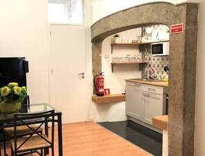 Fridge, microwave, oven, dishwasher - SJ1E Spacious & Cozy | Downtown - Baixa | A/C (Lisboa ciudad)