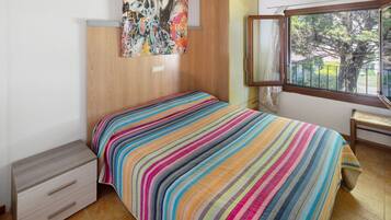 2 bedrooms, WiFi, bed sheets