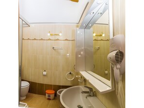 Douche, serviettes fournies