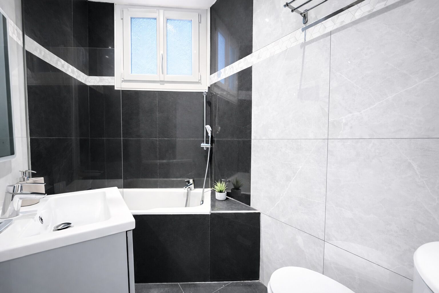 Apartment | Bathroom | Free toiletries, hair dryer, towels, soap