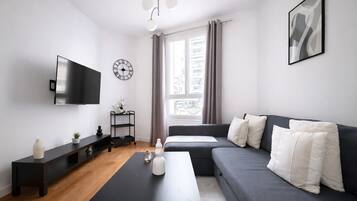 Apartment | Living area | Flat-screen TV