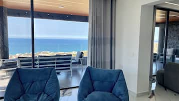 Luxury Apartment, Sea View | Living area