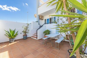 Outdoor dining - Family house with patio - Los Lances beach area (Tarifa)