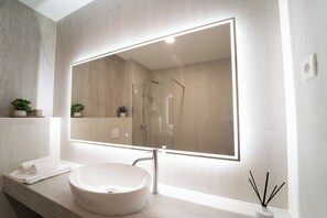 Superior-Doppel- oder -Zweibettzimmer | Badezimmer