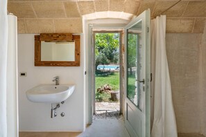 Shower, towels, shampoo, toilet paper - Casa di Paolo by Rentbeat (Ceglie Messapica)