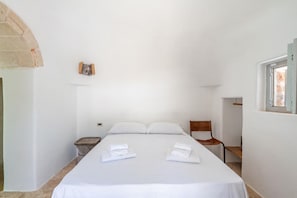 1 Schlafzimmer, Reisekinderbett