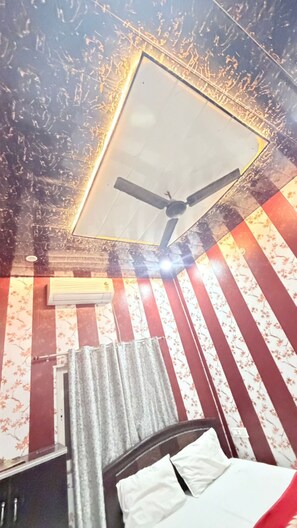 Chambre Deluxe | Lits pliants/supplémentaires, Wi-Fi gratuit, draps fournis