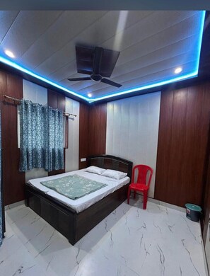 Deluxe-huone | Lisävuoteet, ilmainen Wi-Fi, vuodevaatteet