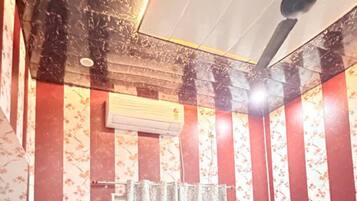 Deluxe Room | Rollaway beds, free WiFi, bed sheets