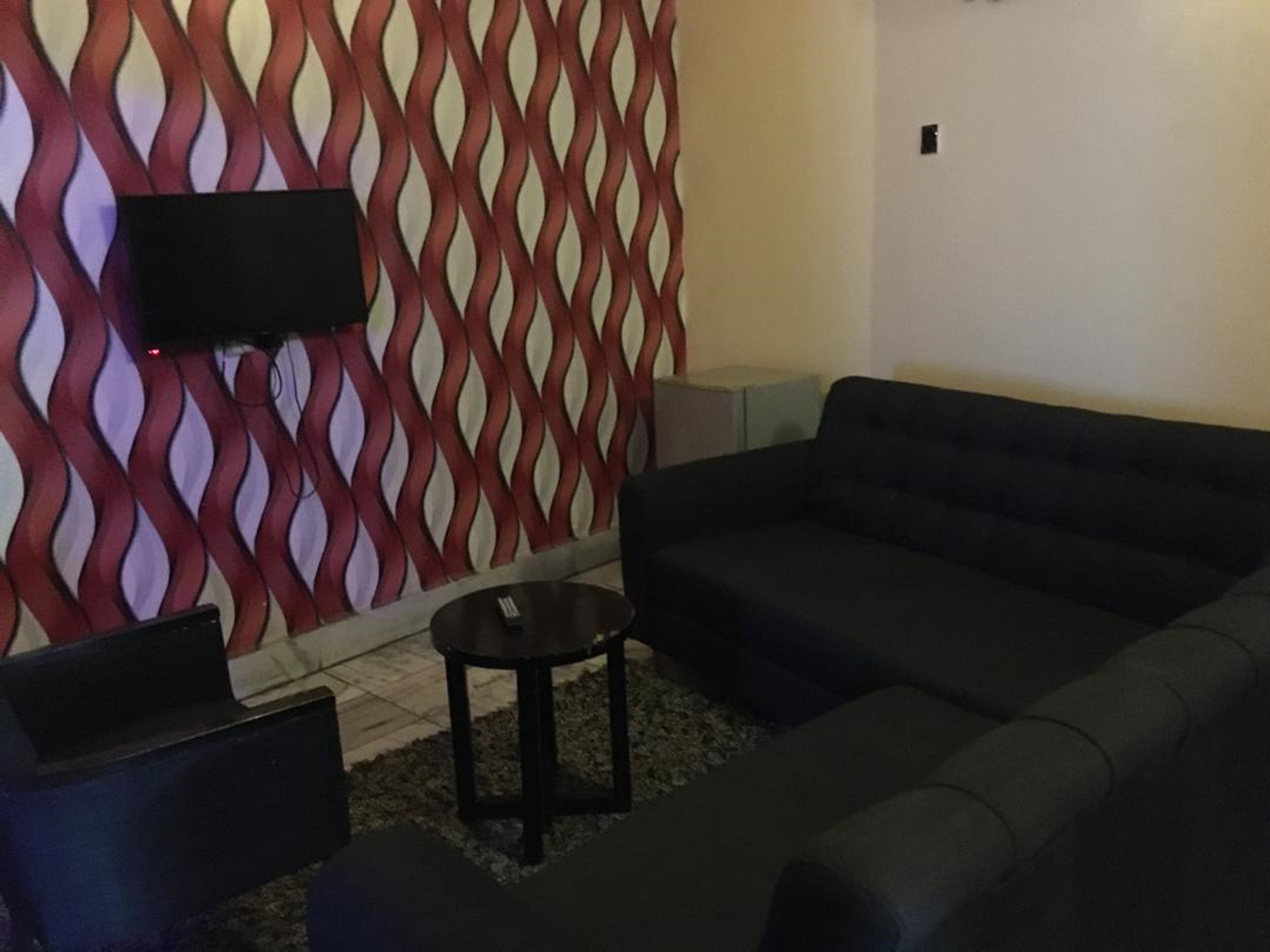 Executive-sviitti | Oleskelualue | 12–tuumainen plasmatelevisio, jossa kaapelikanavat