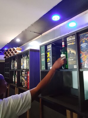 Bar (in der Unterkunft)