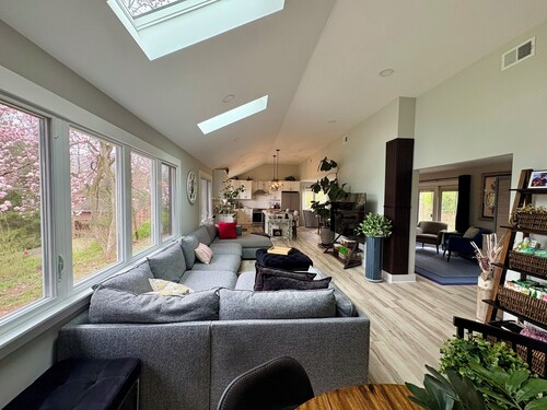 World Cup Special: Spacious home in secluded woods close to events and NYC.
