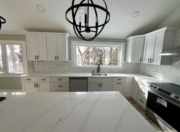 Private kitchen - World Cup Special: Spacious home in secluded woods close to events and NYC. (Watchung)