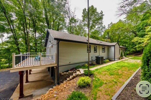World Cup Special: Spacious home in secluded woods close to events and NYC.
