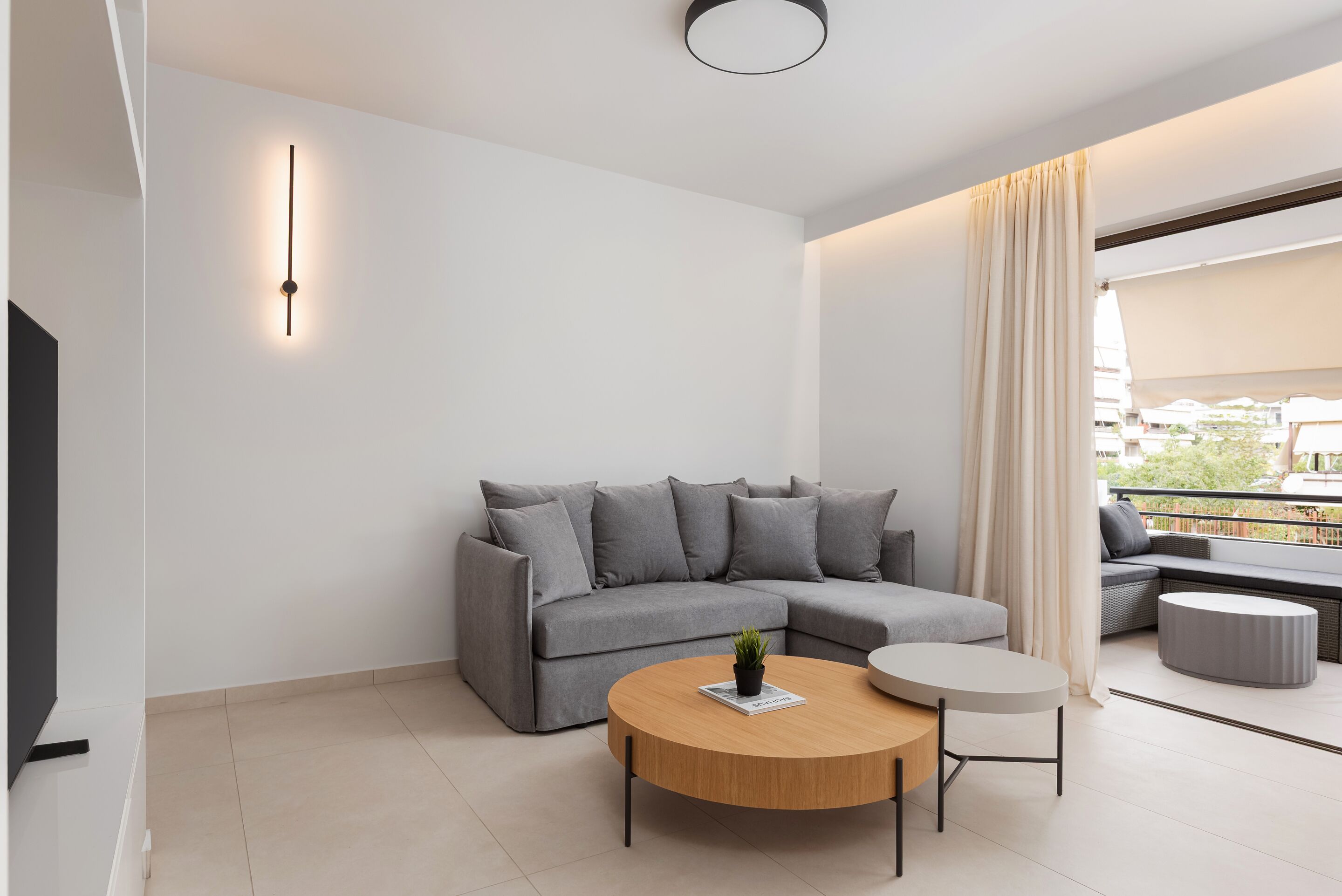 Een 65-inch smart-tv met kabelzenders