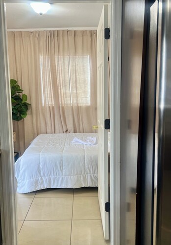 3-bedroom house in wonderful Sarasota with refreshing AC