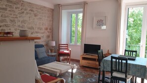 Living area - House Centre bourg, 2 bedrooms opening onto quiet terrace, river 1km away (Les Vans)