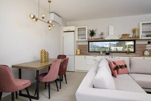 Golden | Private kitchen