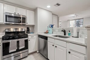 Private kitchen - Ballston 2 BD/2BA + 2 FREE parking, walk to Metro (Arlington)