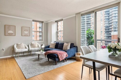 Ballston 2 BD/2BA + 2 FREE parking, walk to Metro