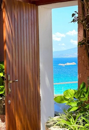 Property grounds - Captain Howard House
 Blackburn Santa Teresa Gallura (Santa Teresa Gallura)
