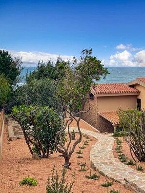 Property grounds - Ginepri Villa - sea view (Costa Paradiso)