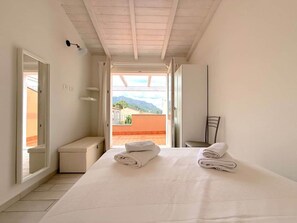 2 bedrooms, iron/ironing board - Villetta Alloro K&G House2 (Viddalba)