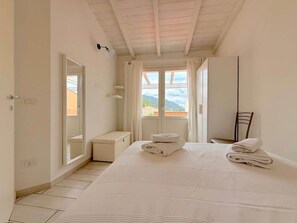 2 bedrooms, iron/ironing board - Villetta Alloro K&G House2 (Viddalba)