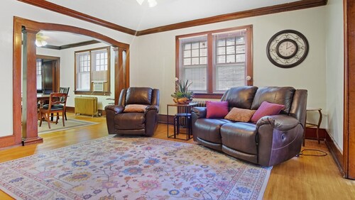 one-bedroom apartment 1,500 square feet of inviting comfort and practical style.