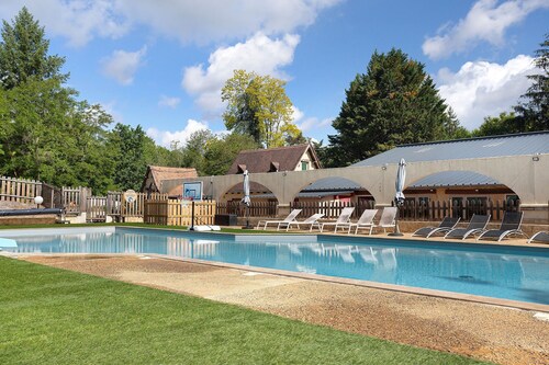 Chalet 'Camping Les Pialades - Club 5' with Shared Pool, Private Terrace and Private Garden