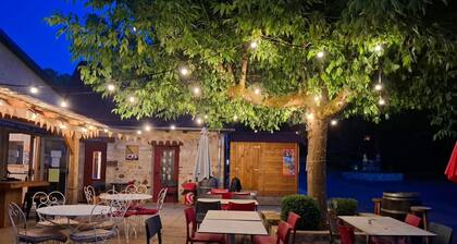 Chalet « Camping Les Pialades - Club 5 » avec piscine partagée, terrasse et jardin privés