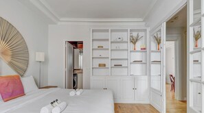 1 habitación, tabla de planchar con plancha, wifi y ropa de cama 