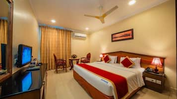 Quarto casal standard, vista para a cidade | Ferros/tábuas de passar roupa, Wi-Fi de cortesia